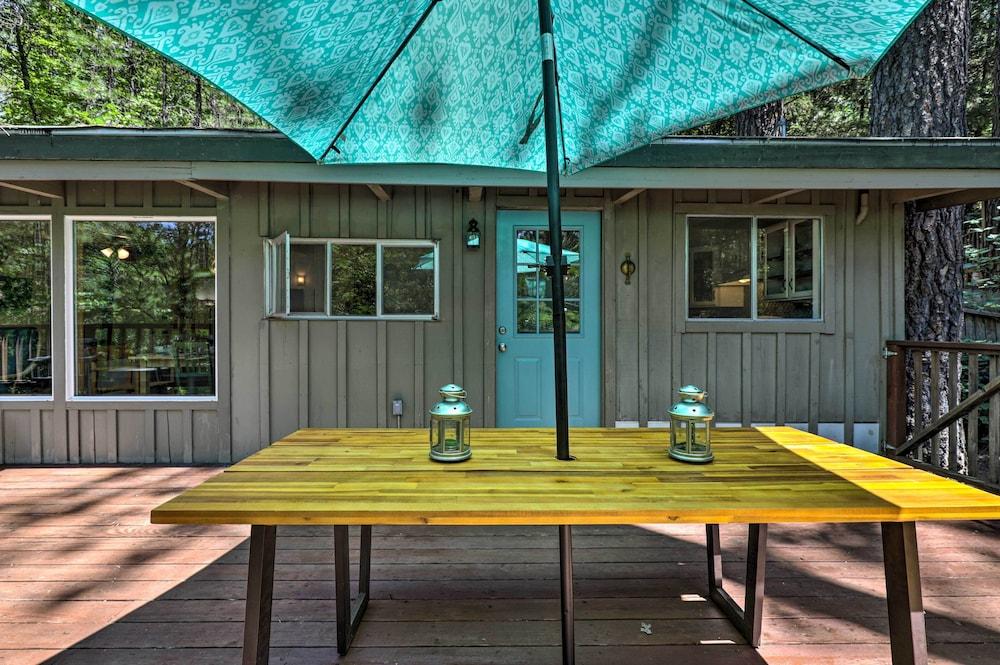 Loch Lomond Cabin w/ Hot Tub, Near Wineries!