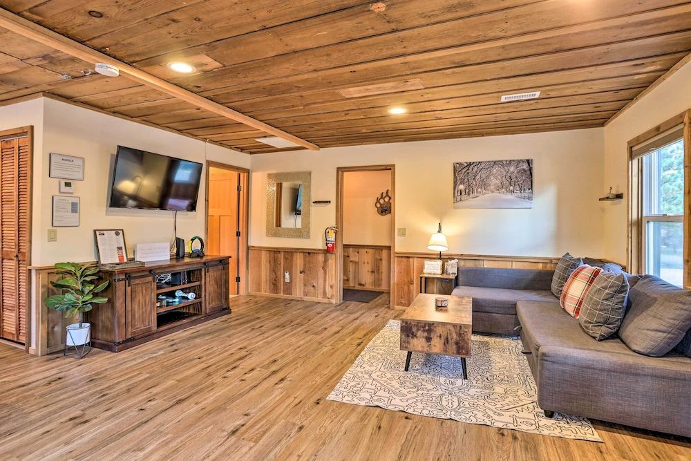 Walk to Big Bear Lake: Cozy Cabin w/ Deck