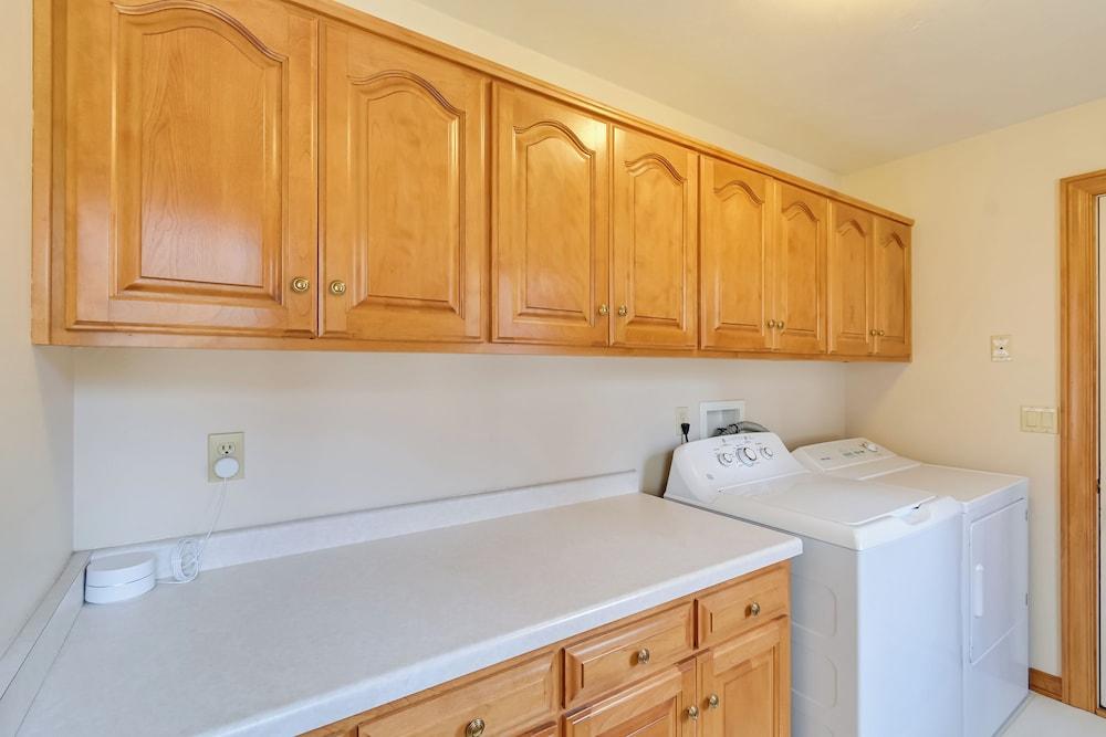 Sturgeon Bay Hideaway w/ Direct Water Access!