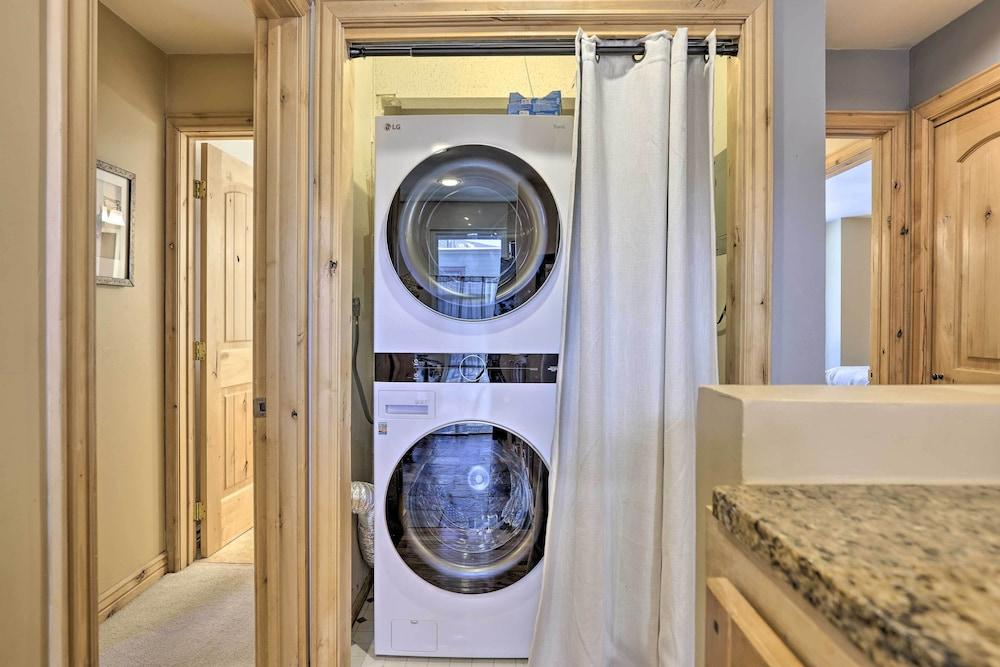 Vail Ski Condo w/ Mtn Views & Shuttle Service!