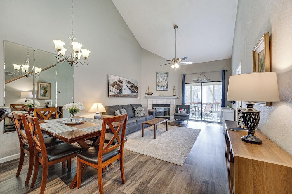 Lakefront Branson Penthouse w/ Resort Amenities!