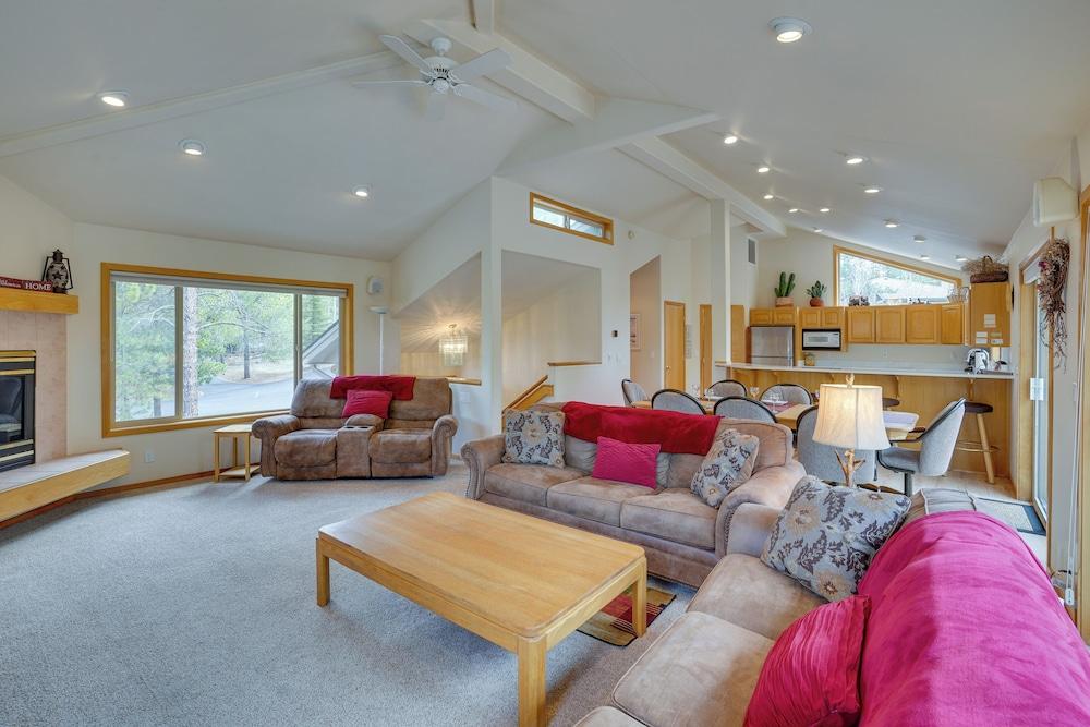 Sunriver Getaway w/ Sharc Waterpark Passes!