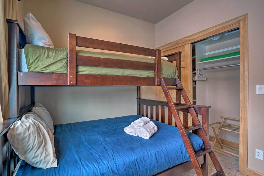 9 Mi to Heavenly Mountain: South Lake Tahoe Home!