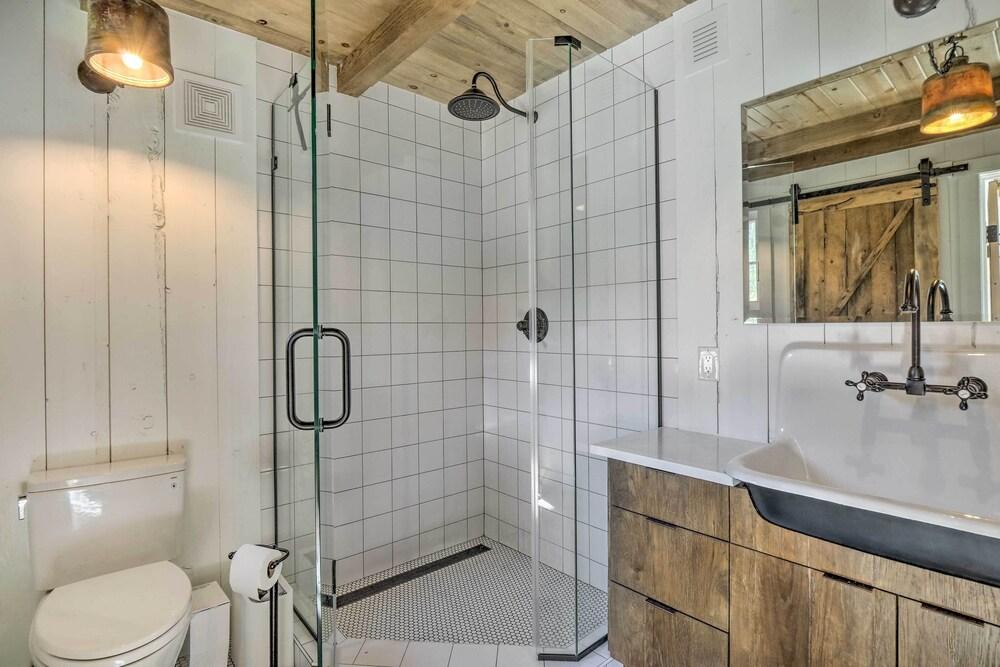 8 Mi to Ski: Custom-built Cabin in Breckenridge