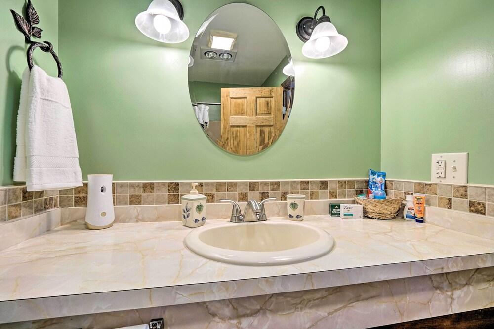 Bolton Landing Winter Escape: Walk to Lake!