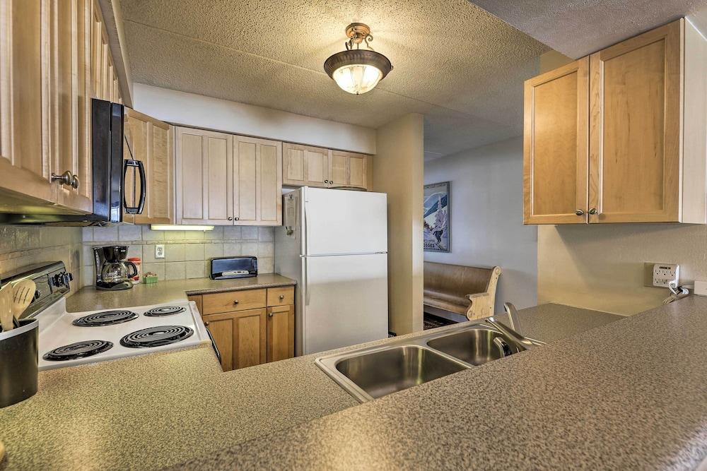 Mtn Views & Hot Tub Access: Lake Dillon Retreat