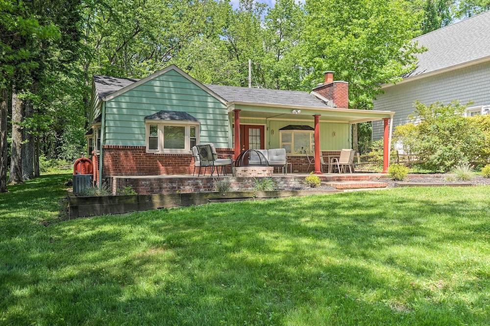 Waterfront Annapolis Home: Fire Pit & Fishing Pier