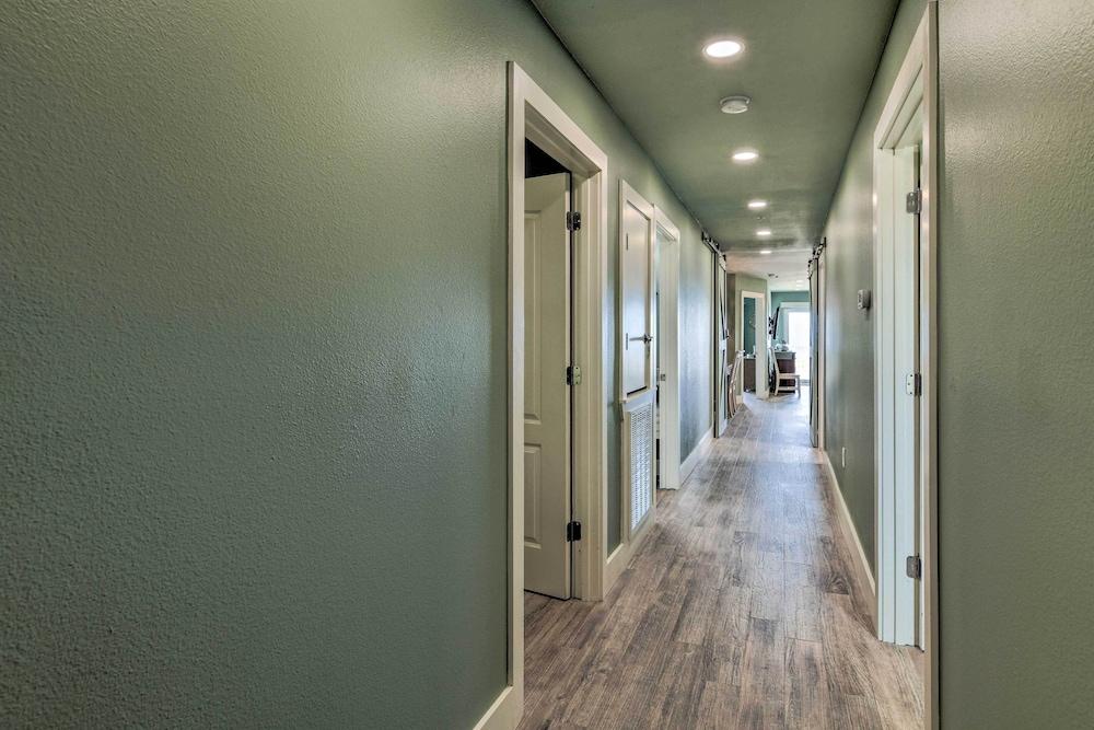 Beachfront Port Aransas Condo w/ Ocean Views!