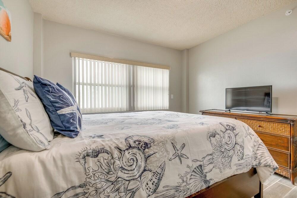 Direct Beach Access & View: Satellite Beach Condo!