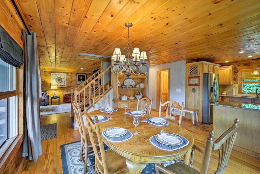 Jacksonville Cabin w/ Wraparound Deck & Views