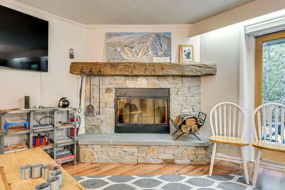 Renovated Ski-in/ski-out Peru Condo at Bromley Mtn