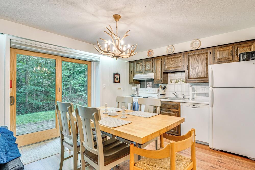 Renovated Ski-in/ski-out Peru Condo at Bromley Mtn