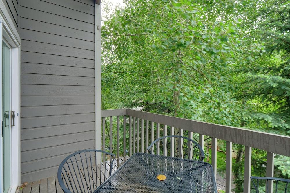 Chillside Chalet: Modern West Vail Townhouse!