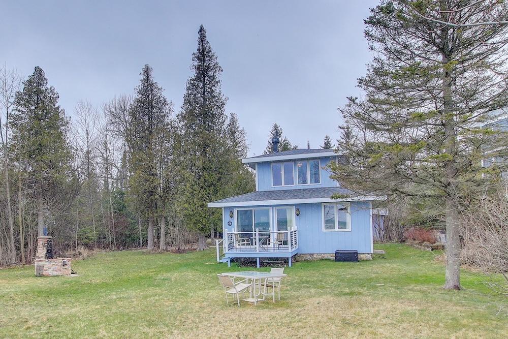 Serene Lakefront Baileys Harbor Home w/ Deck!