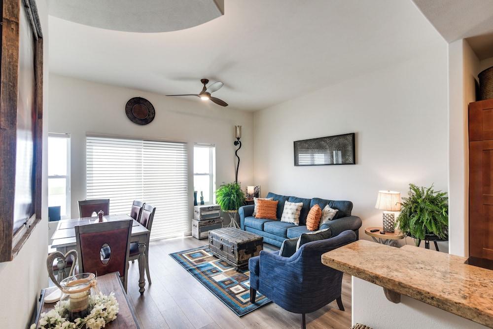 Pool Access, Walk to Beach: Galveston Condo!