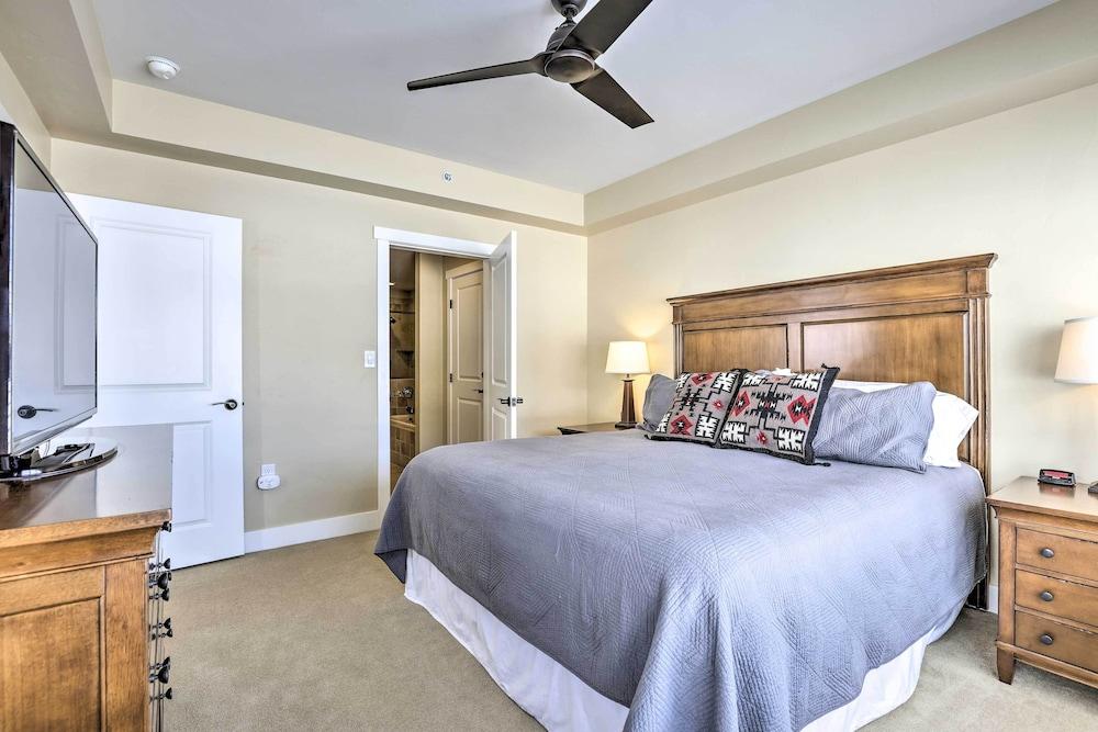 Ski-in/ski-out Granby Base Camp Escape w/ Balcony