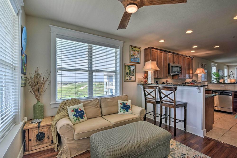 Pointe West Family Retreat: Balcony & Ocean Views!