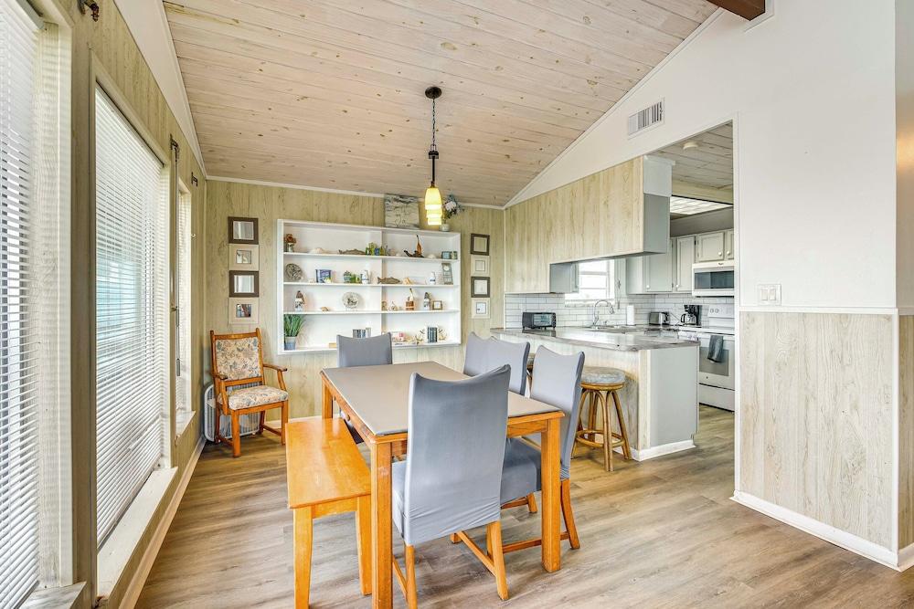 Steps to Beach: Home w/ Deck in Galveston!