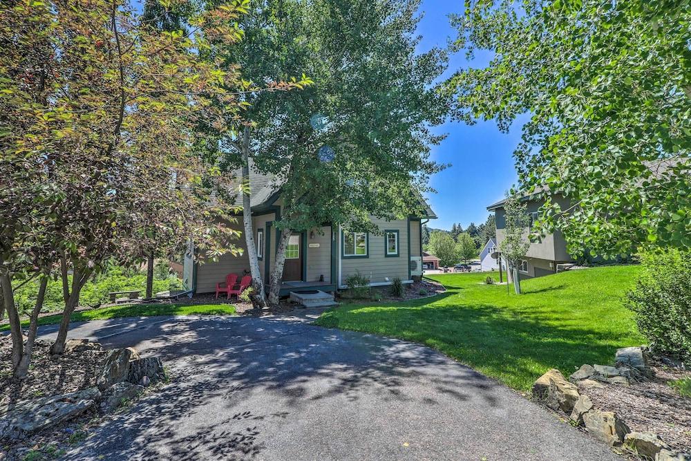 Cozy Bigfork Escape: Walk to Bigfork Harbor!