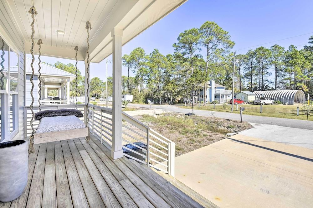 Modern Santa Rosa Beach Retreat w/ Yard & Patio!