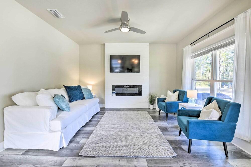 Modern Santa Rosa Beach Retreat w/ Yard & Patio!