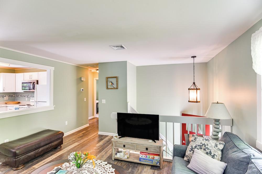 Bright Narragansett Beach Escape w/ Deck & Yard!