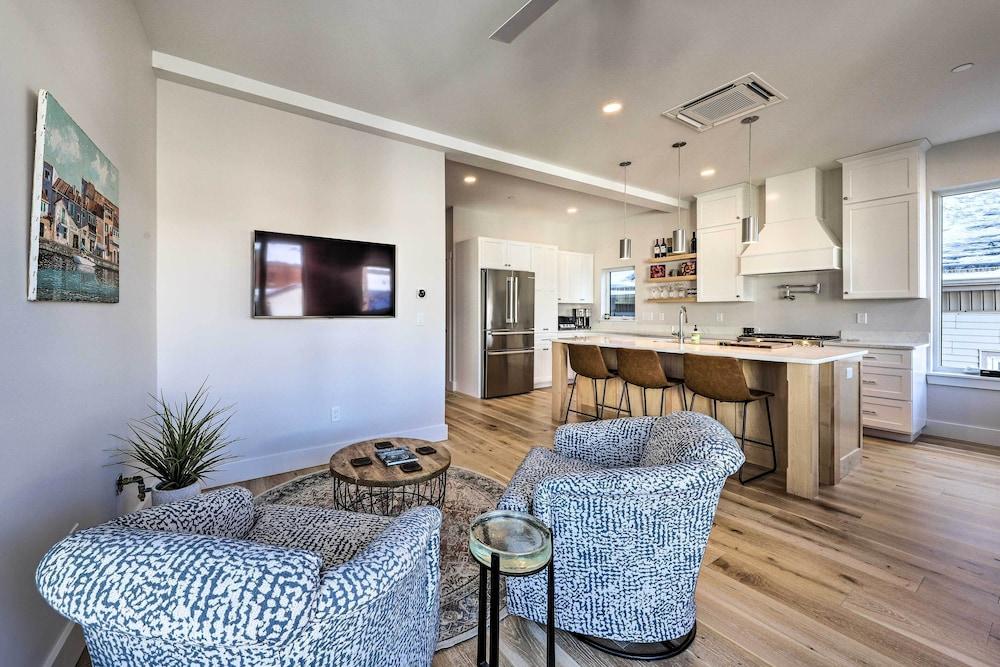 Spacious Portland Home: Walk Downtown!