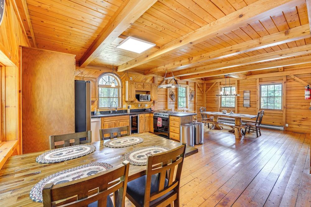 Athol Cabin w/ Deck & Fire Pit, 10 Mi to Lake