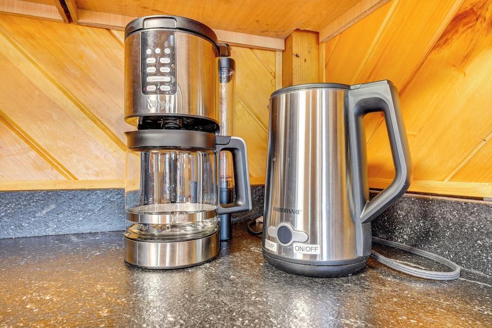 Athol Cabin w/ Deck & Fire Pit, 10 Mi to Lake