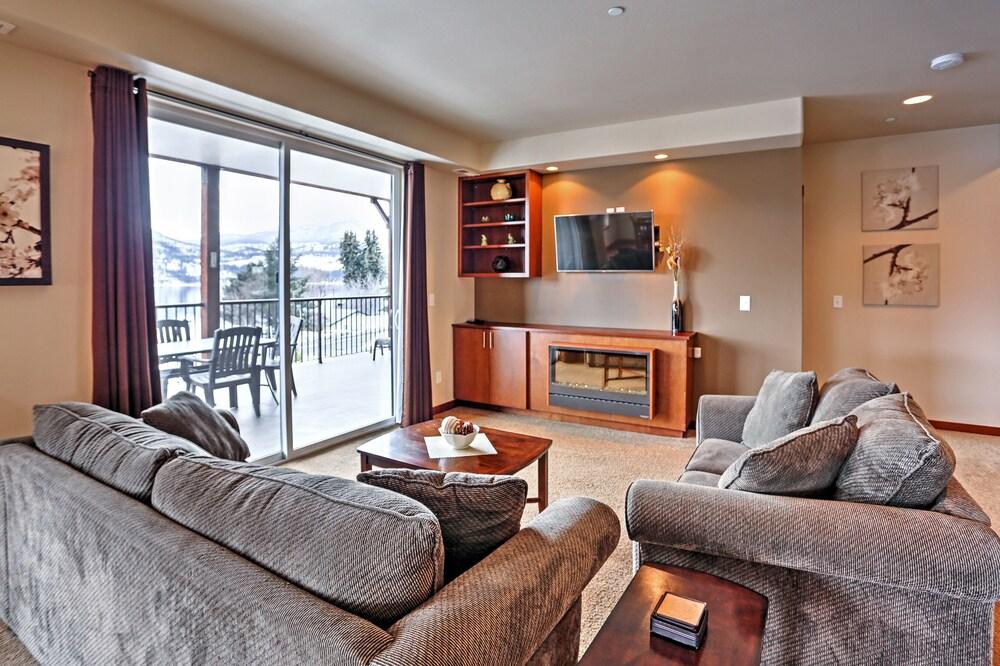 Lake Chelan 'manson Bay' Condo w/ Pool Access!