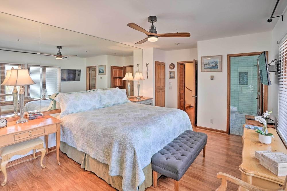 Quiet Avalon Getaway Villa w/ Ocean View & Balcony