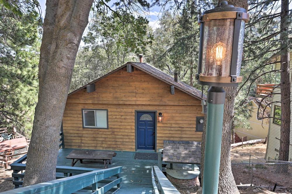 1 Mi to Lake Gregory: Mtn-view Cabin w/ Deck