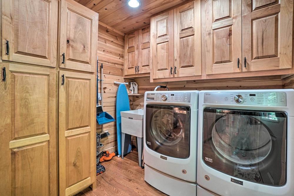 Hayesville Cabin w/ Game Room & Mtn Views!