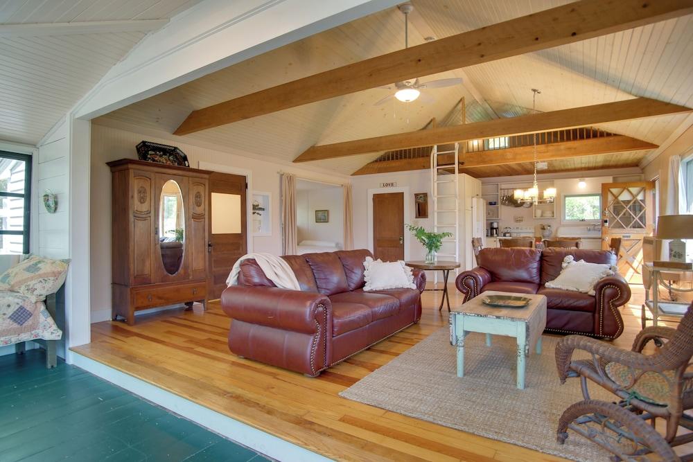 Peaceful Long Pond Cottage w/ Dock & Views