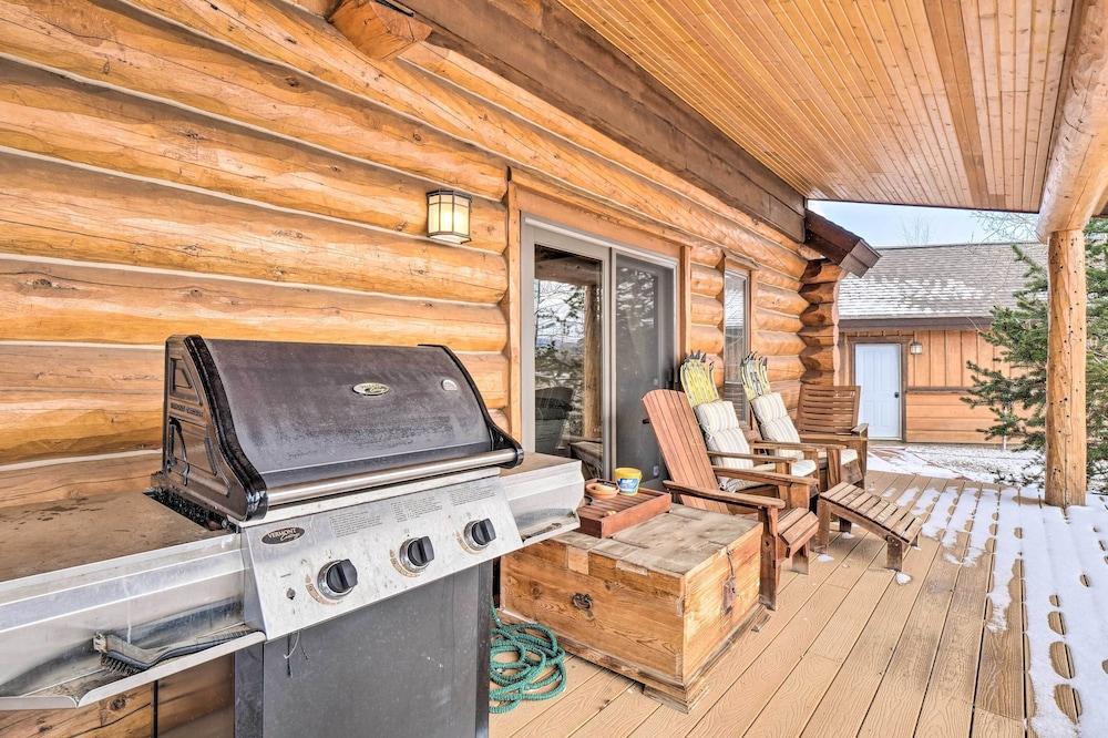 Mountain Views & Fire Pit: Granby Retreat!