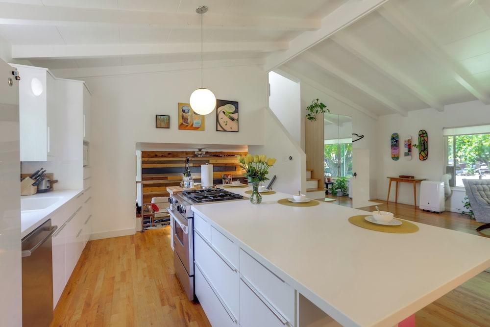 12 Mi to Denver: 'the Modern Ridge House' w/ Yard