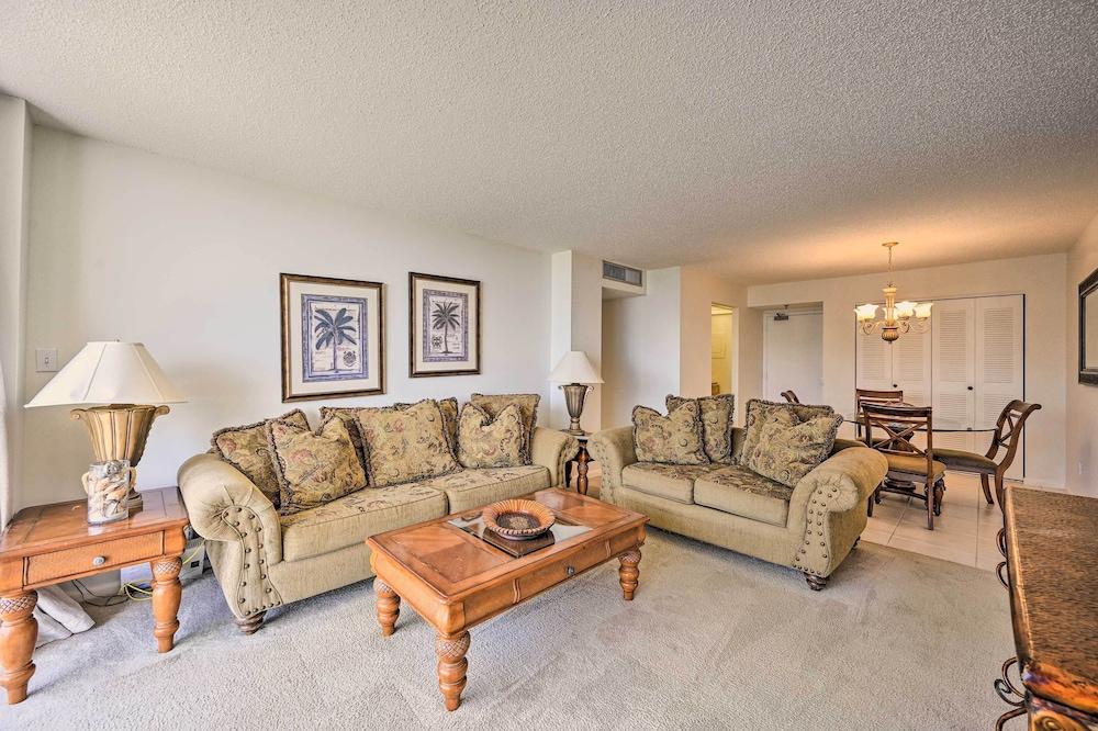 Beachfront Marco Island Condo w/ Pool Access!