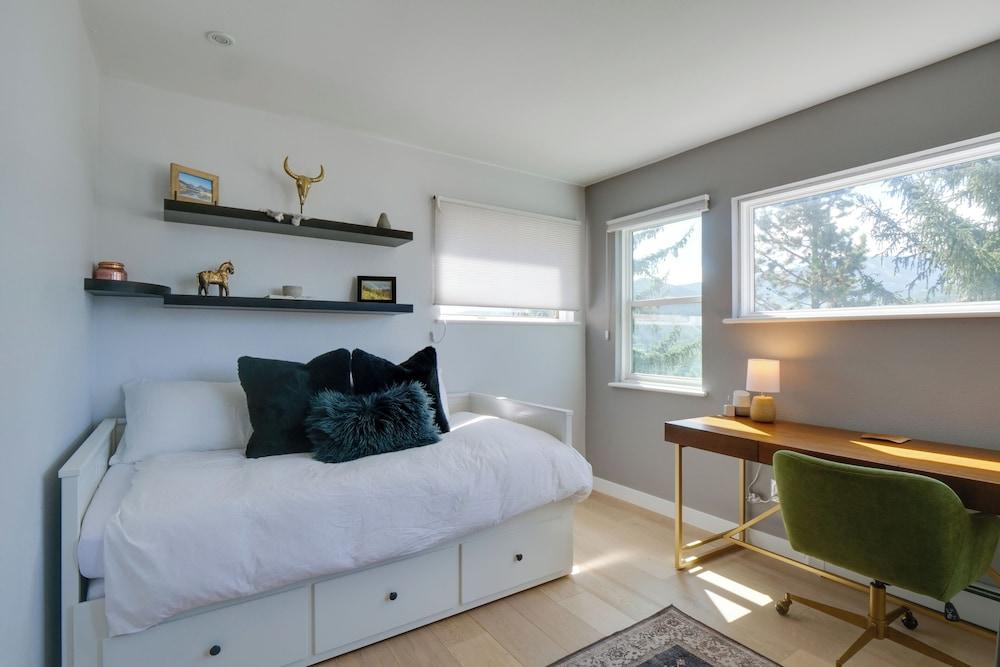 Tranquil Avon Vacation Unit w/ Luscious Views