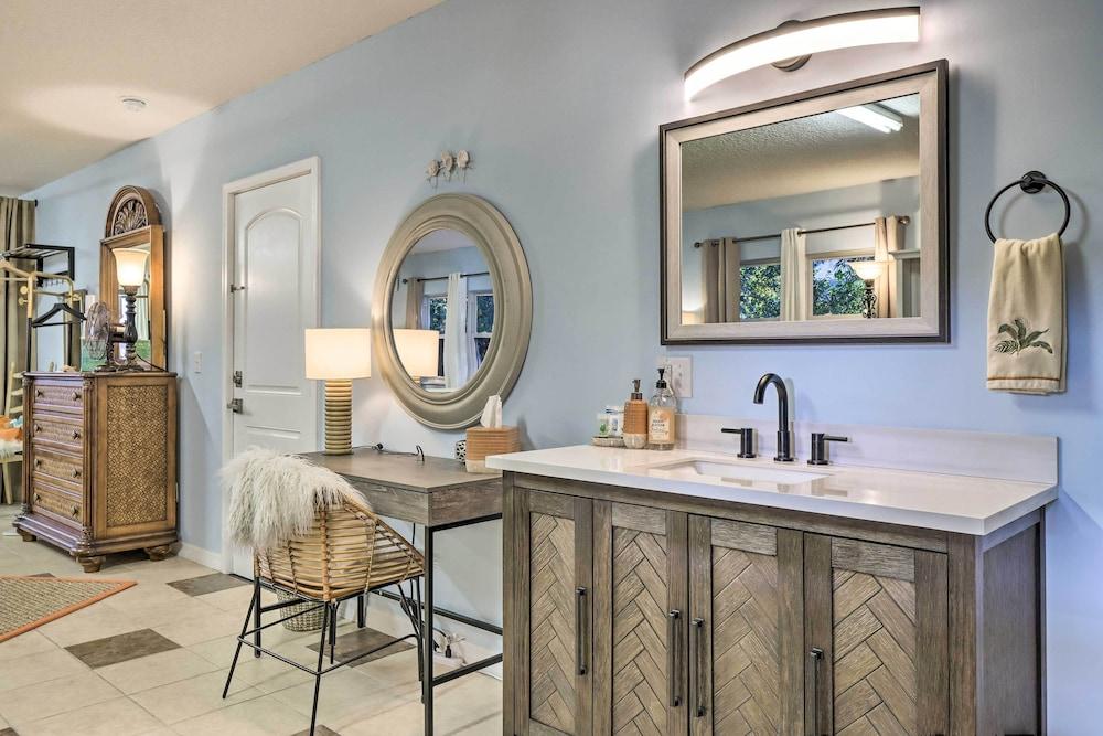 Studio w/ Pool & Gas Grill < 1 Mi to River