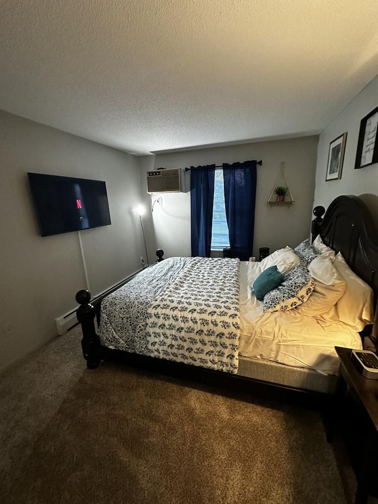 Glamorous 2B2BA with patio views and gym