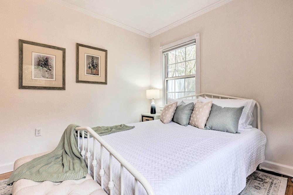 Cozy Mobile Condo w/ Community Outdoor Pool!