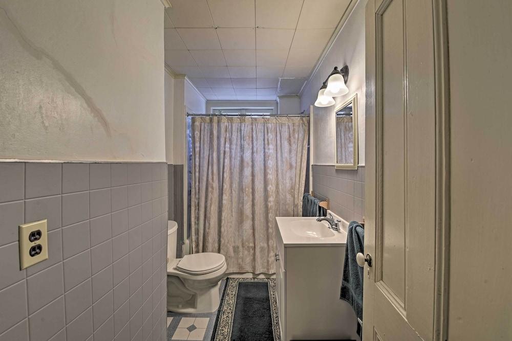 Easy Access to Beaches: Vineyard Haven House