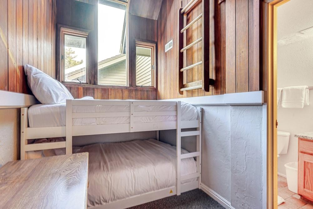 Expansive Canyons Ski Retreat w/ Community Pool!