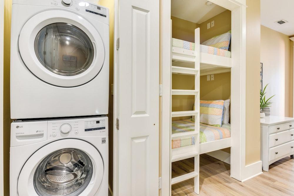 Bright & Modern Townhome: Steps to Miramar Beach!