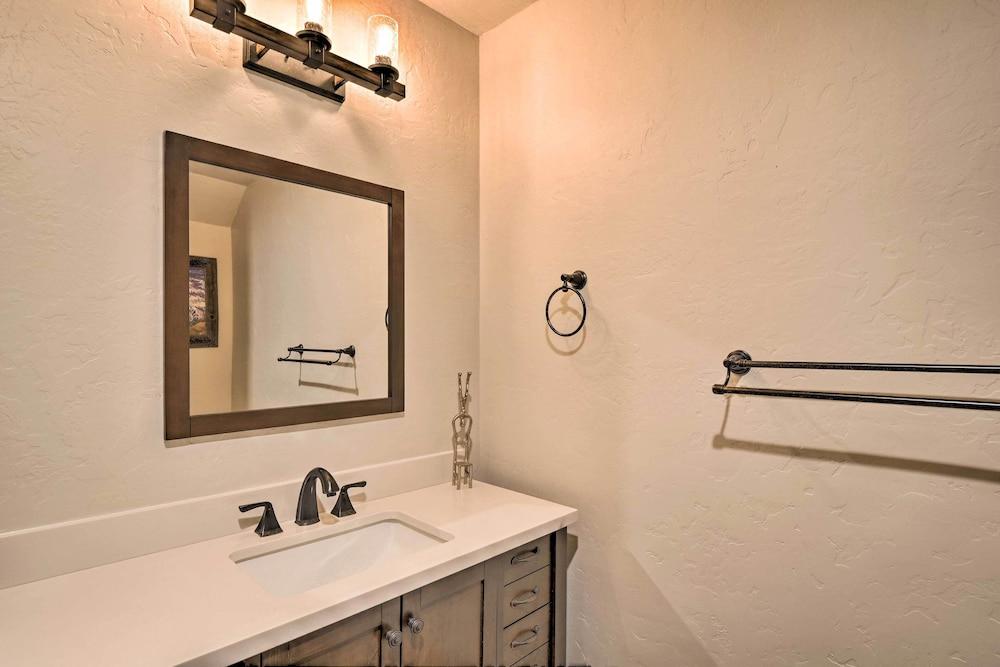 6 Mi to Breck Ski Resort: Family Cabin w/ Hot Tub!