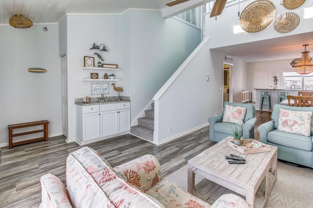 'salt & Light' Oceanfront Condo w/ Pool & Elevator