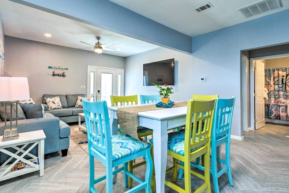 Charming Coastal Getaway, Near Beach & Pier!