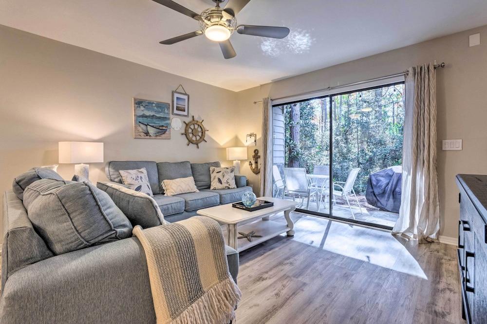 Renovated Gem w/ Pool Access: 1/4 Mi to Beach