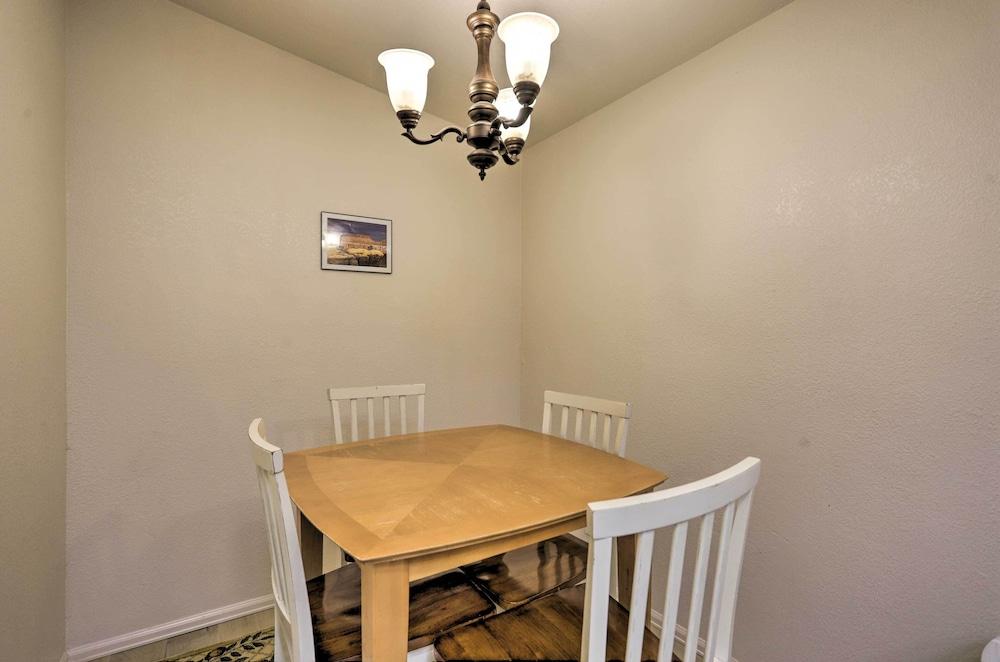 'rustic Retreat' Moab Townhome w/ Grill & Fire Pit