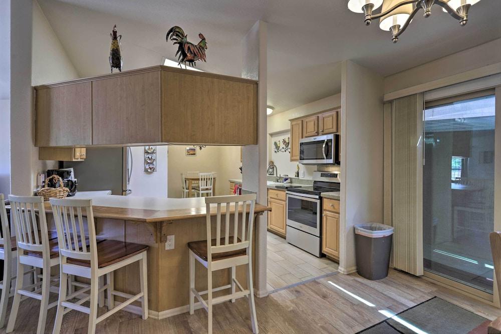 'rustic Retreat' Moab Townhome w/ Grill & Fire Pit